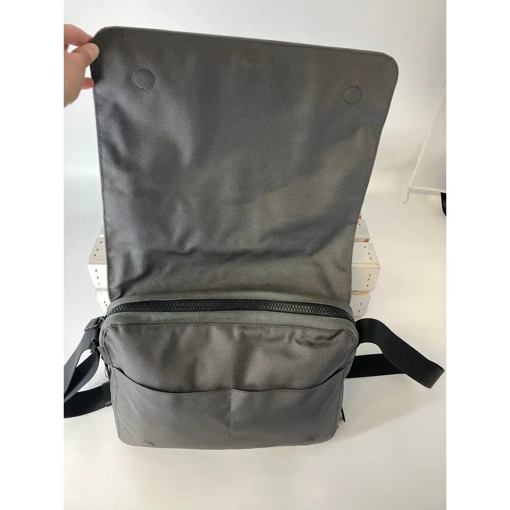 MICHAEL KORS NWT PARKER LG CHARCOAL CANVAS MESSANGER BAG